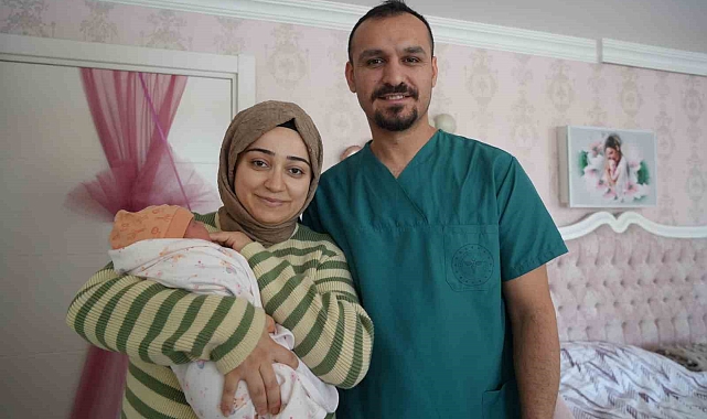 Normal doğumla bebeğini dünyaya getiren kadın doğum uzmanı: "Normal doğumun konforu çok farklı"