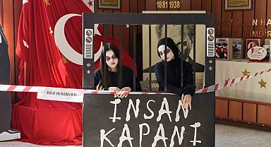 Teknoloji bağımlılığına canlı mankenlerle dikkat çektiler