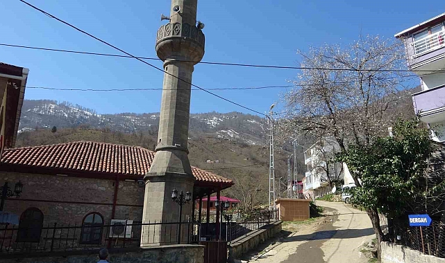 500 yıllık camide kök boya ile resmedilen tasvirler dikkat çekiyor