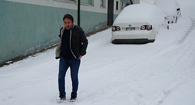 Mart kapıdan baktırdı!