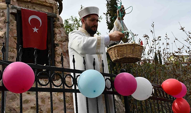 Minareden şeker yağdı