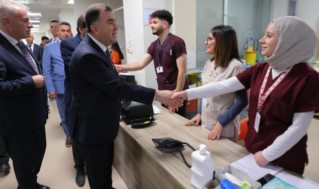 Vali Eldivan, hastanede tedavi gören hastaları ziyaret etti