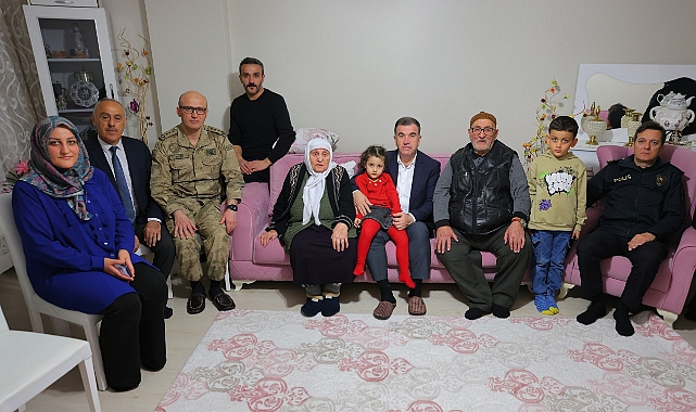 Vali Eldivan, iftarda şehit ailesine konuk oldu