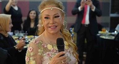 83 yaşındaki Bedia Akartürk: "Halkıma daha güzel görünmek için ameliyat oldum"