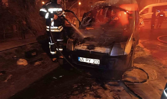 Araç alev topuna döndü, yürekler ağza geldi