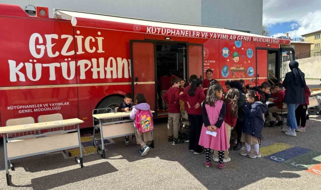 Aydıntepe'de Gezici Kütüphane öğrencilere tanıtıldı