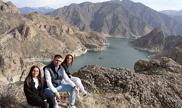 Ayvalı Barajı'na baharla gelen doğal güzellik hayran bırakıyor