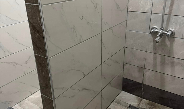 Belediyeden halısahada yenileme çalışması