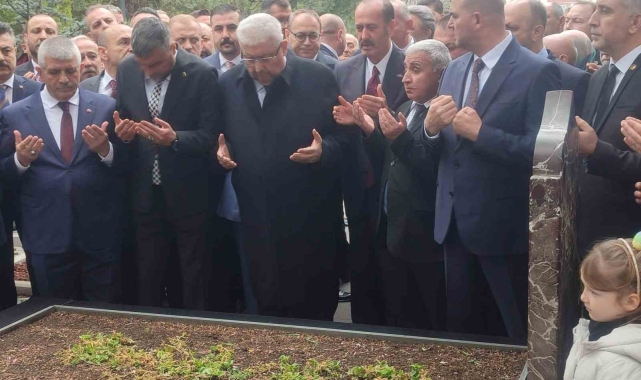 MHP'nin Kurucu Lideri Alparslan Türkeş, mezarı başında anıldı