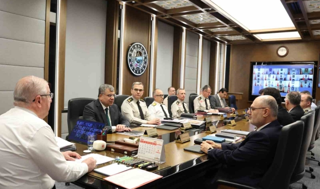 Millî Savunma Bakanı Güler: "Yeni Suriye Hükûmeti ile SDG arasında varılan mutabakat kapsamında belirli bölgelerdeki çekilme ve devir süreci dikkatle izlenmektedir"