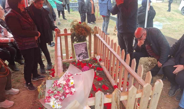 Ünlü sanatçı Volkan Konak'ı sevenleri yalnız bırakmıyor