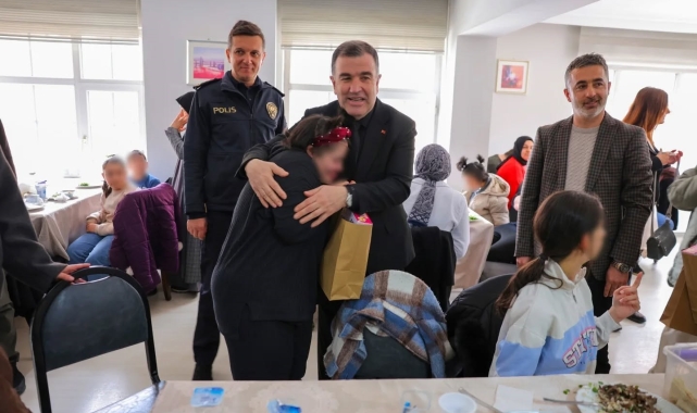 Vali Eldivan, özel öğrencilerle bir araya geldi
