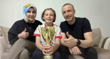 10 yaşındaki eskrimcinin gözü şimdiden olimpiyatlarda