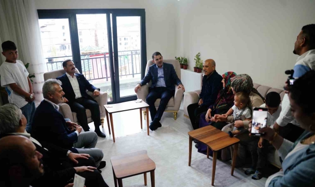 Bakan Kurum: "Tüm vatandaşlarımız evlerine kavuşana kadar çalışacağız"