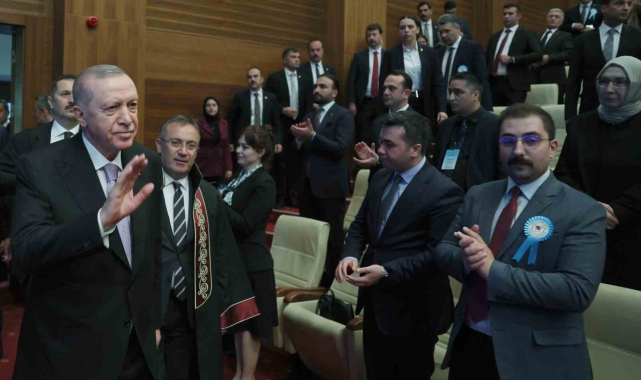 Cumhurbaşkanı Erdoğan: "Kendini devletten üstün görenlerin tepelerine binmeye devam edeceğiz"