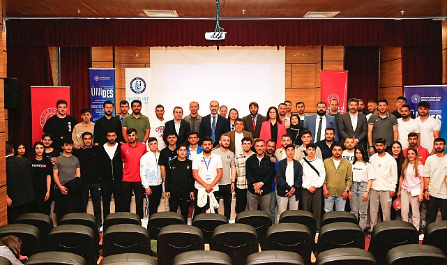 "Dinamo" Bayburt Üniversitesi'nde söyleşiye katıldı
