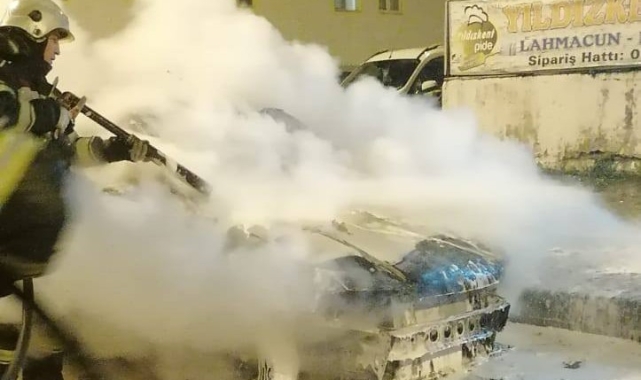 Erzurum'da araç yangını korkuttu