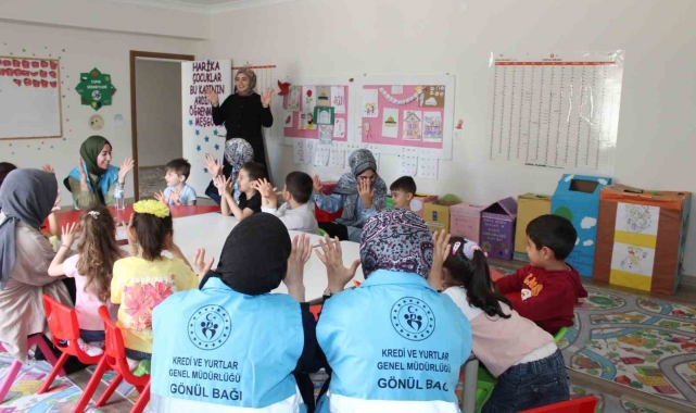 Gönüllü öğrencilerden 'Hayata Renk Kat' projesi