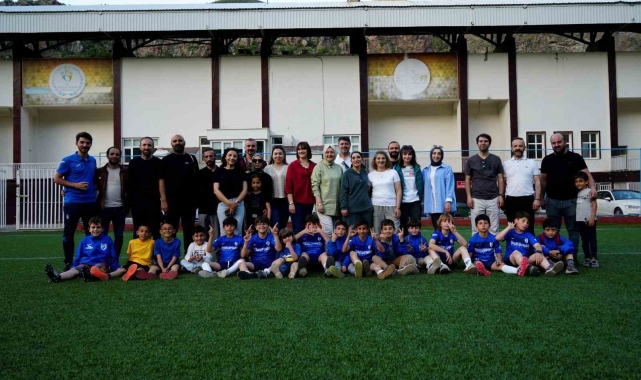 Gümüşhane'de tribünlere anne eli değiyor