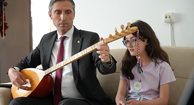 Minik Nursima'nın piyano resitaline, Kahraman bağlamasıyla eşlik etti