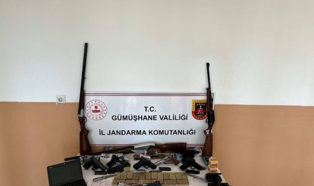 Silah ticareti yapan şahsın evinden cephanelik çıktı