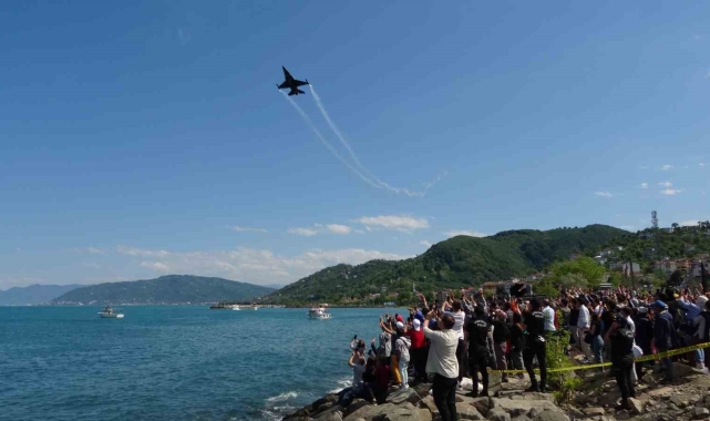 SOLOTÜRK Ordu'da gösteri uçuşu yaptı