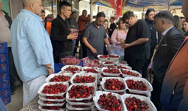 10 dakikada 2 buçuk kilo kiraz yedi, altını kazandı