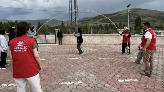 Bayburt'ta lise öğrencilerine yönelik yıl sonu şenliği düzenlendi
