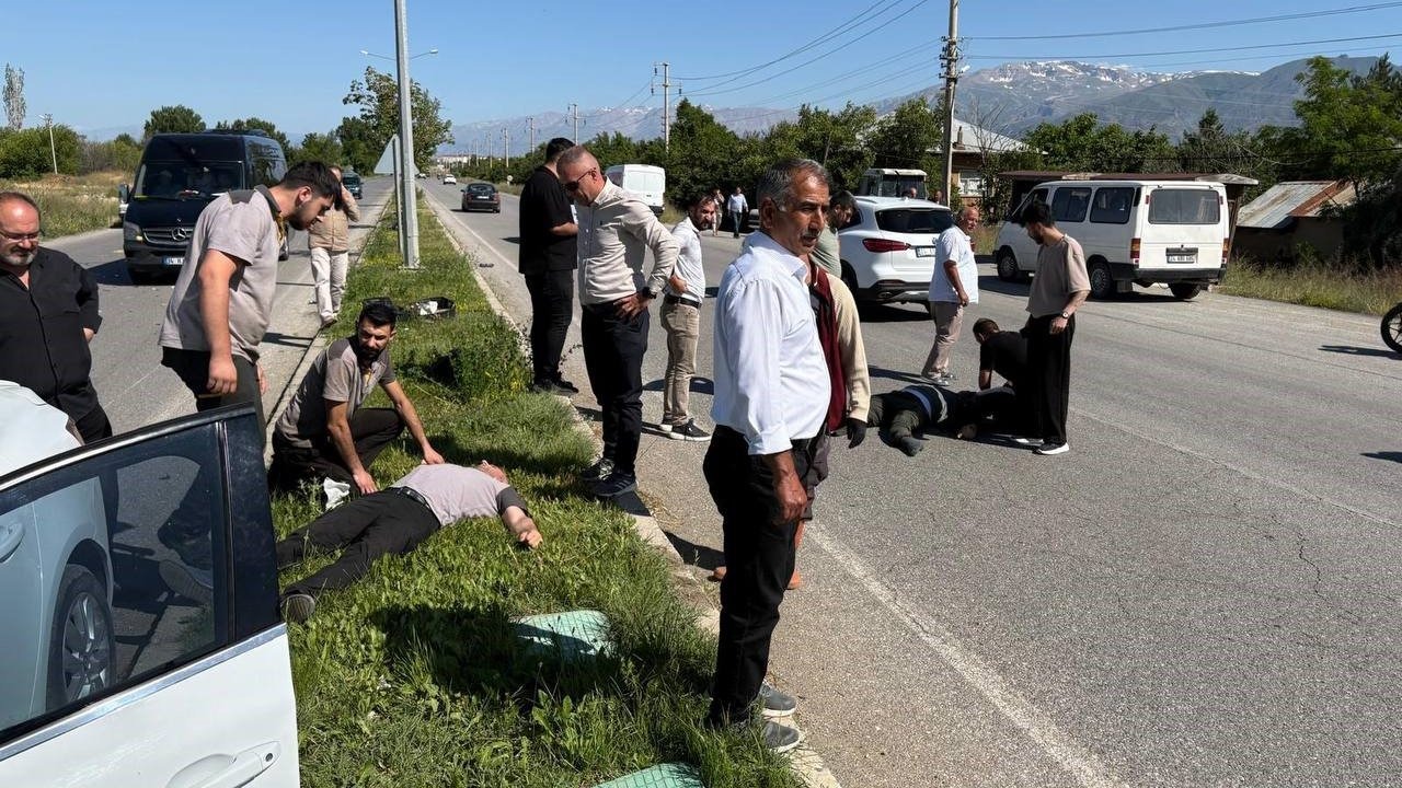 Erzincan’da otomobil ve motosiklet çarpıştı: 1 ölü, 1 yaralı