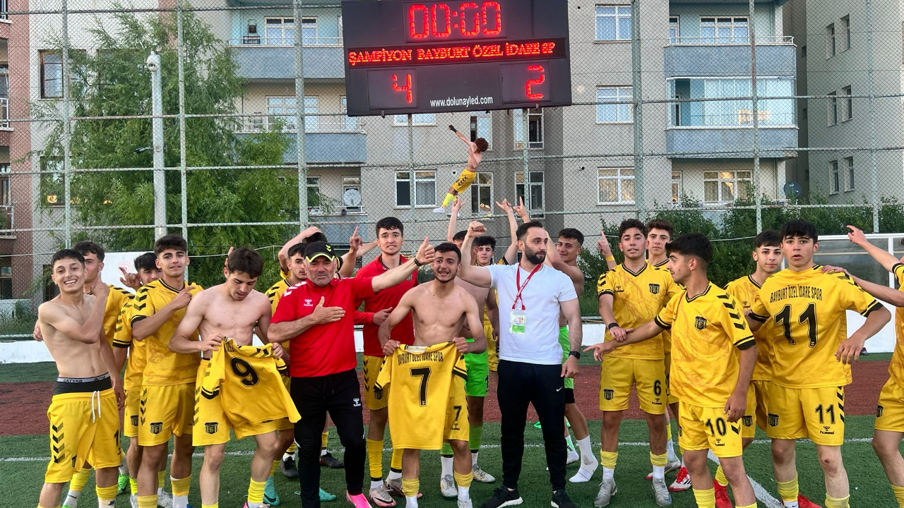 Şampiyon Bayburt Özel İdarespor