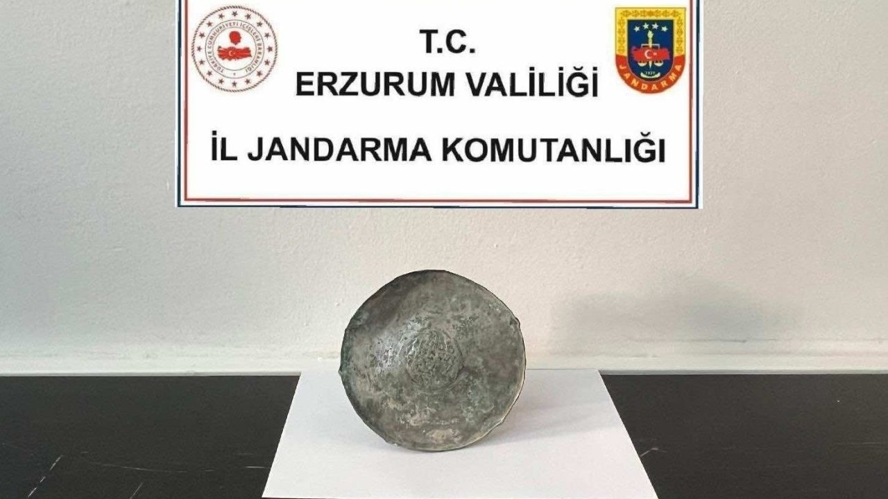 Piknikte bulduğu Bizans dönemi  bronz diski jandarmaya teslim etti