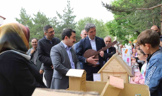 Bayburt'ta Minik Eller Tasarlıyor Sergisi ve Harezmi Dönem Sonu Sergisi açıldı