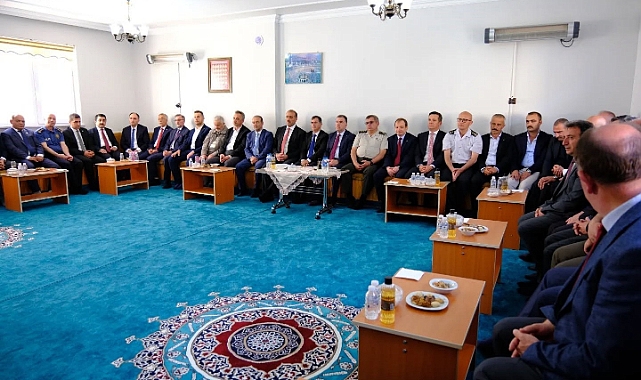 Bayramlaşmanın adresi Camiikebir Mahalle Odası'ydı