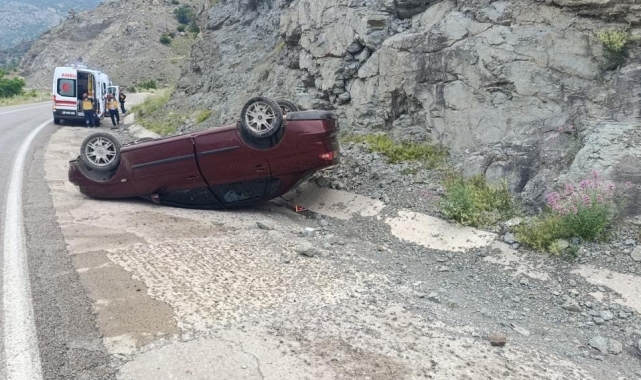 Gümüşhane'de otomobil ters döndü: 3 kişi yaralandı