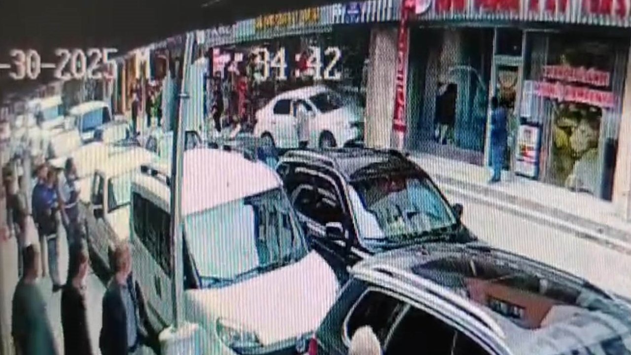 Alkollü sürücü şehri birbirine kattı, 2 çocuk otomobilin altında kalmaktan son anda kurtuldu