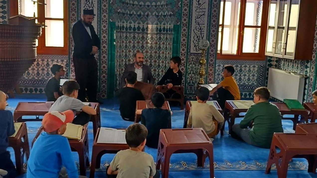 İlçe Müftüsü Halil, yaz Kur’an kurslarını ziyaret etti
