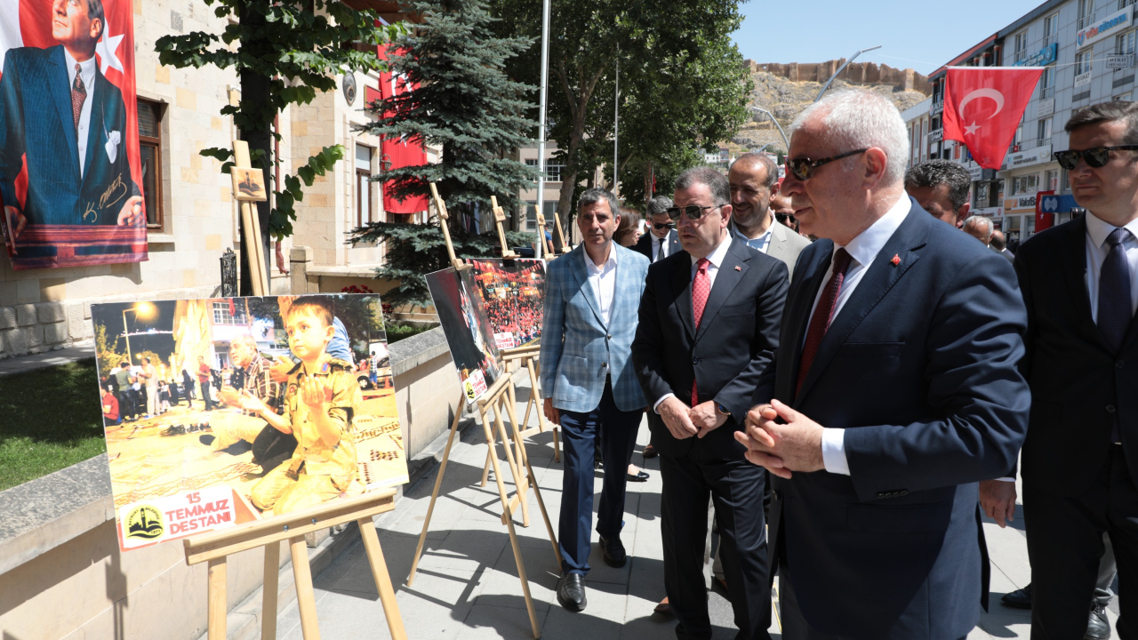 15 Temmuz konulu fotoğraf sergisine yoğun ilgi