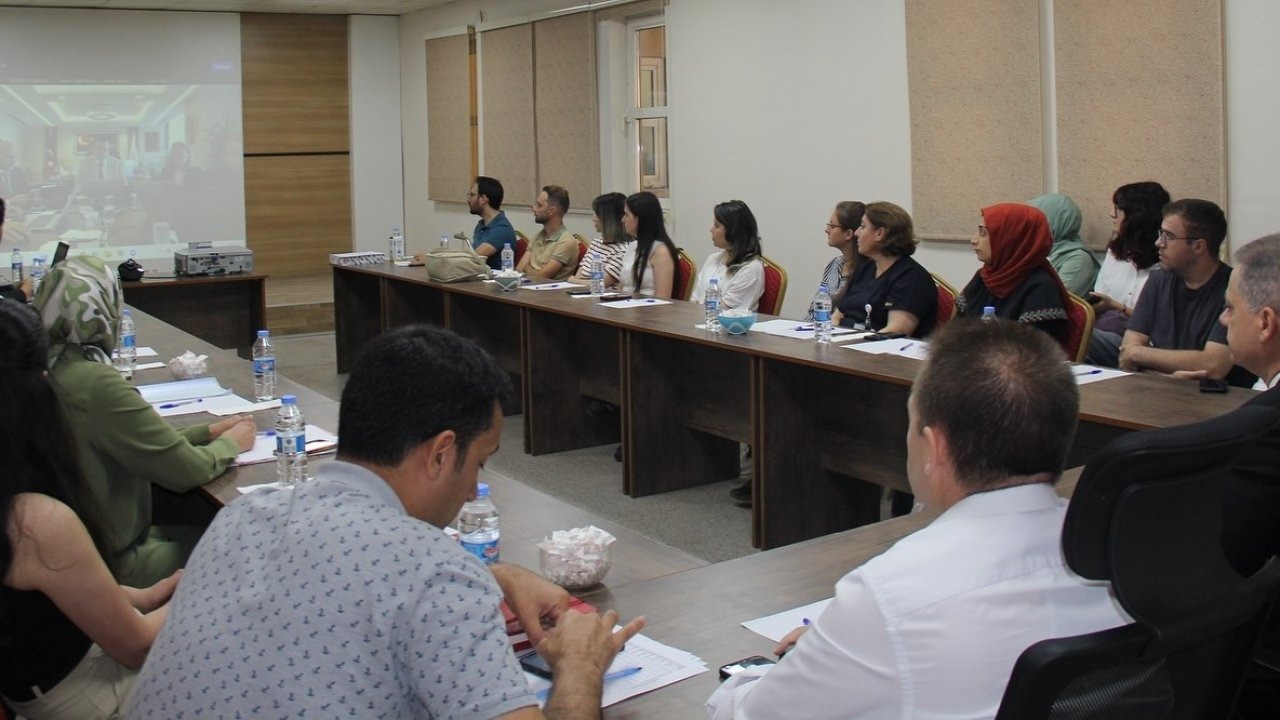 Kamu hastanelerinin durumu toplantıda değerlendirildi