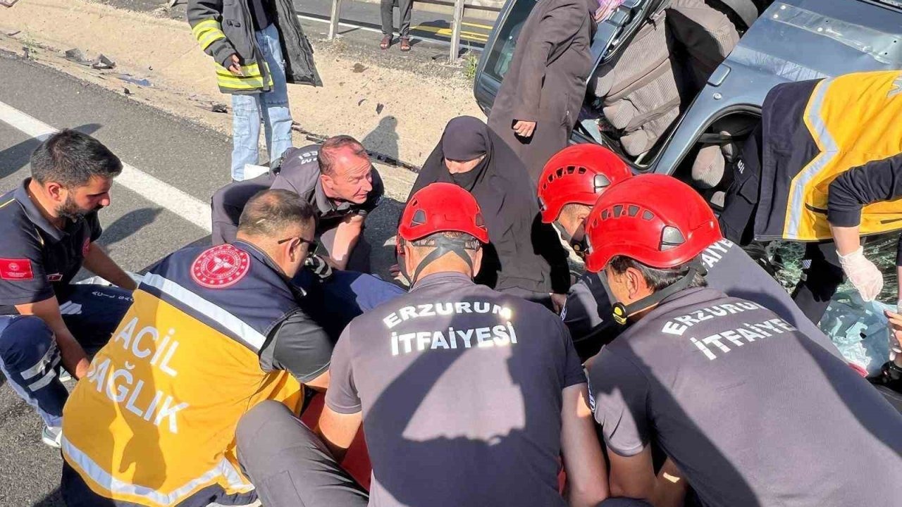 İtfaiye araçta sıkışan 5 kişiyi çıkardı