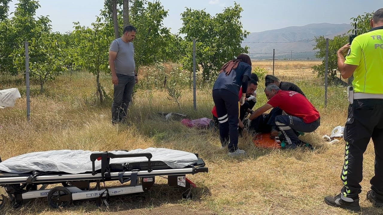 Erzincan’da şarampole uçan otomobilin sürücüsü yaralandı