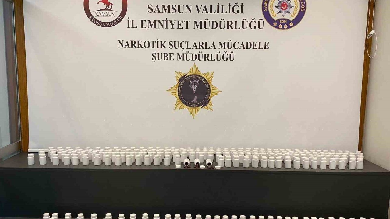 Samsun’da şüpheli araçta 16 bin 555 adet sentetik ecza ele geçirildi: 1 gözaltı