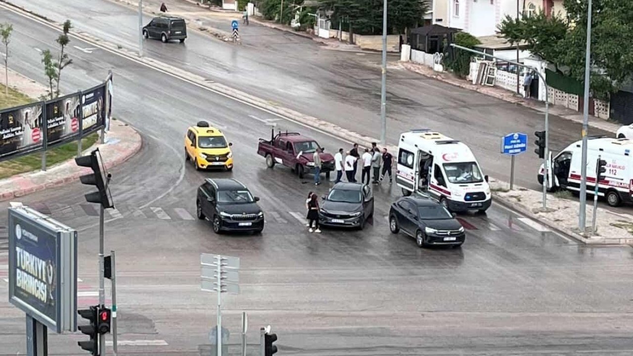 Elazığ’da zincirleme trafik kazası: 1 yaralı