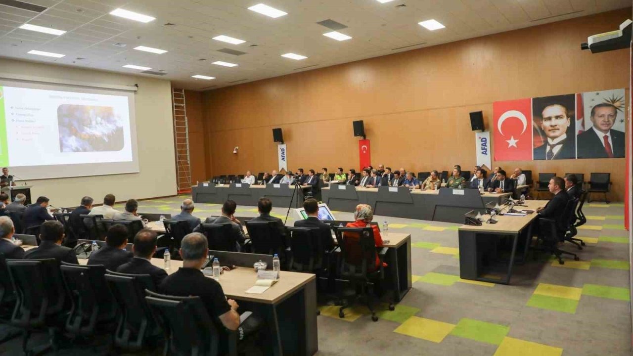 Erzincan’da "Orman Yangınları ile Mücadele" konulu toplantı düzenlendi