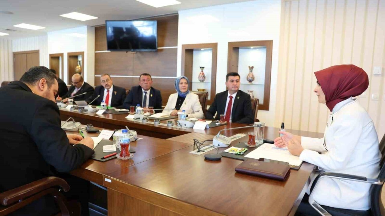 Bakan Göktaş: "Şehitlerimizin aziz hatırasını yaşatmak vazifemiz"