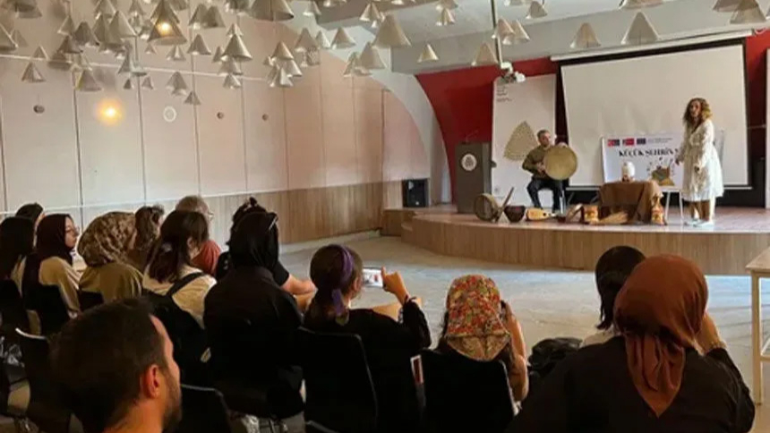 "Küçük Şehrin Masalı" dinleyicilerle buluştu