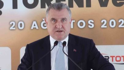 Bakan Bak: "‘Terörsüz Türkiye’ projesi çerçevesinde Cudi Dağı’nda artık roket sesi değil, raket sesleri dinleniyor"
