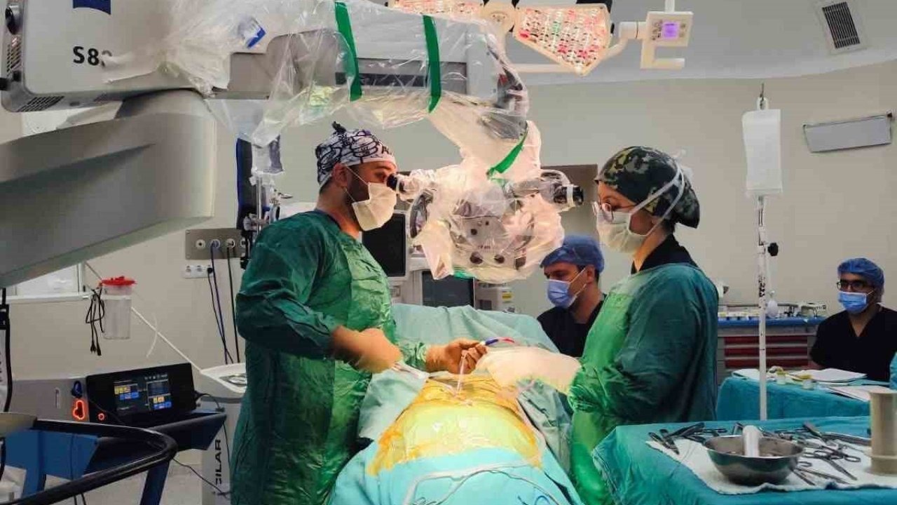 Bayburt'ta ilk kez yapılan boyun omuru operasyonu başarıyla gerçekleştirildi