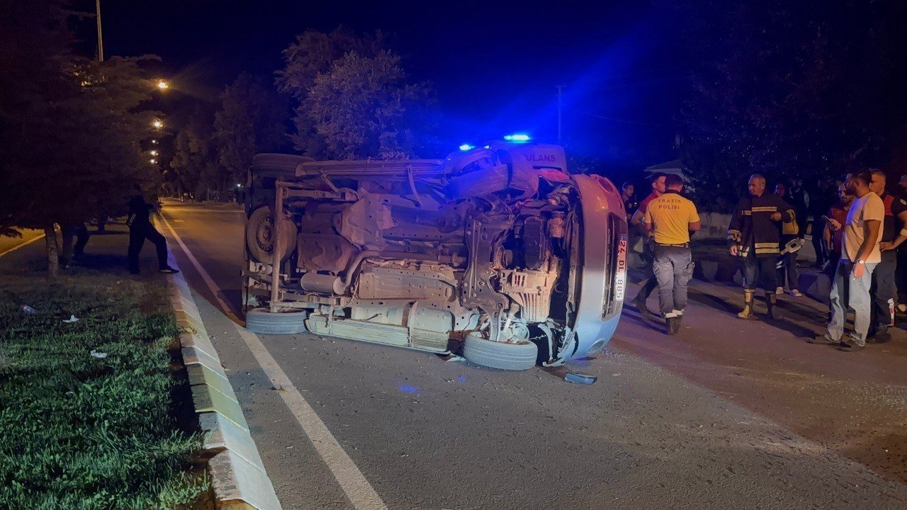 Erzincan’da alkollü sürücünün kullandığı araç takla attı