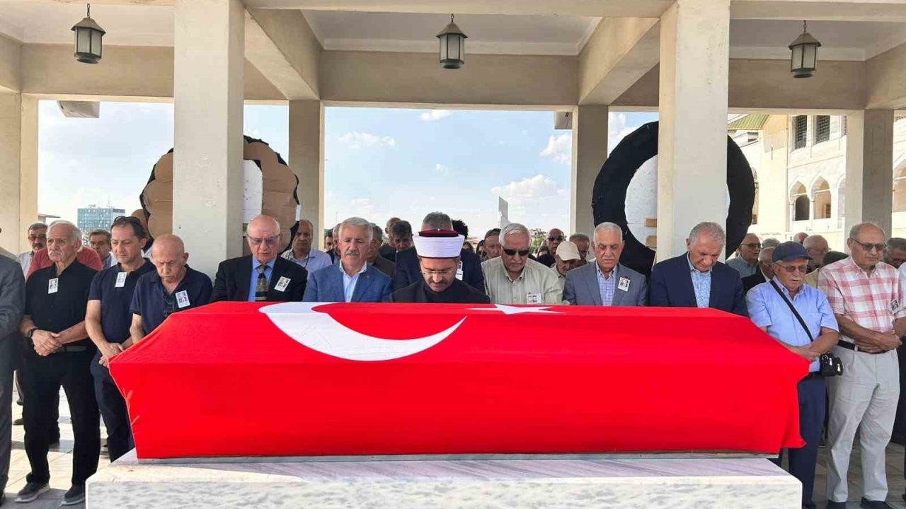 Eski Sanayi ve Teknoloji Bakanı Doğru, son yolculuğuna uğurlandı