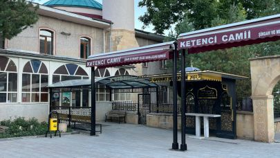 Müezzin, çareyi hoparlörden uyarmakta buldu